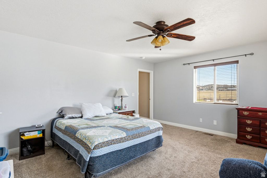 Image 18 of property listing at 5222 N TOMAHAWK DR, Enoch, UT 84721