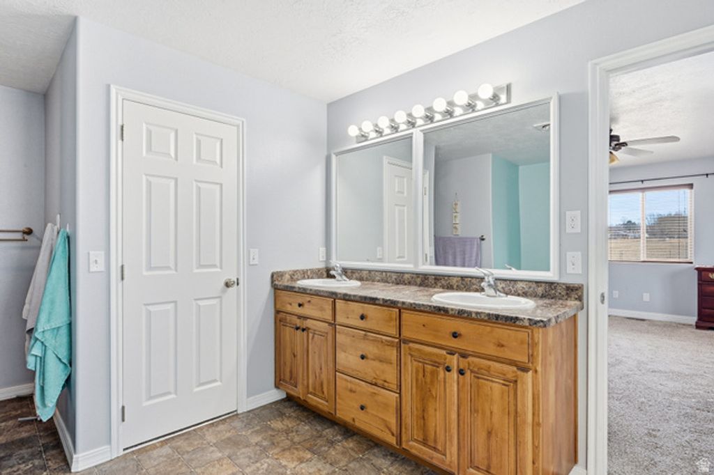 Image 20 of property listing at 5222 N TOMAHAWK DR, Enoch, UT 84721