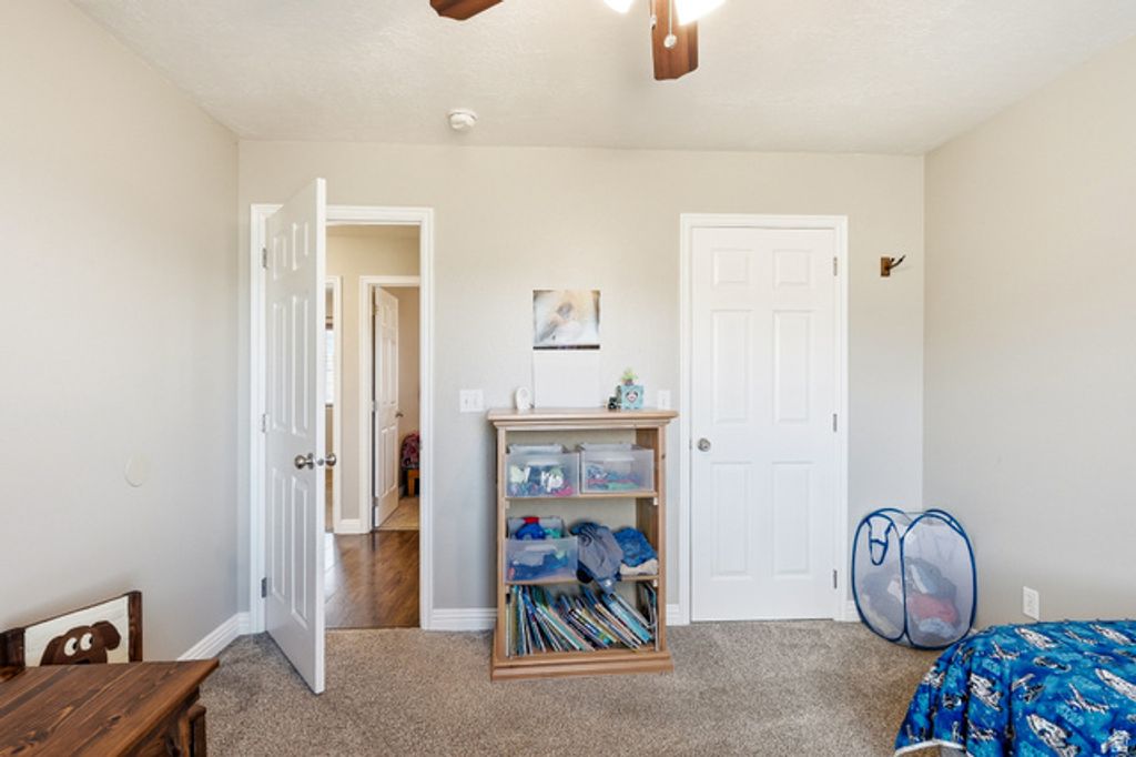 Image 28 of property listing at 5222 N TOMAHAWK DR, Enoch, UT 84721