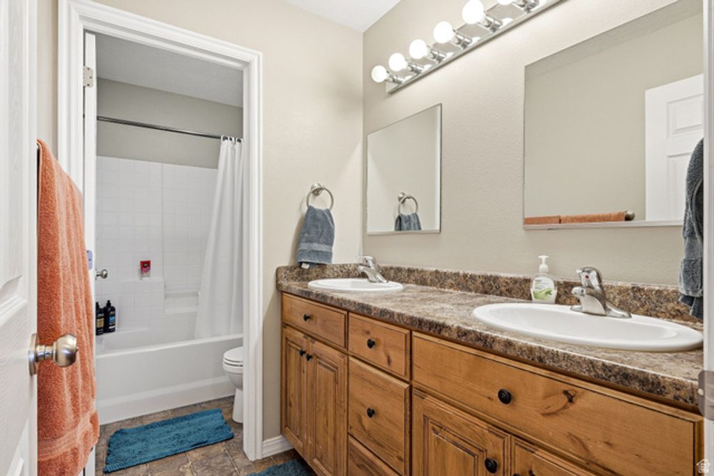 Image 29 of property listing at 5222 N TOMAHAWK DR, Enoch, UT 84721