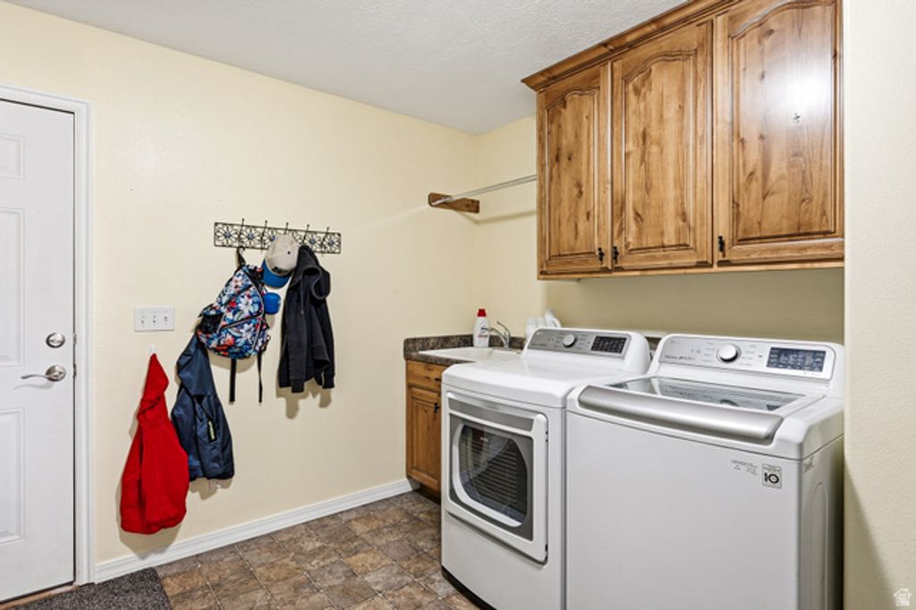 Image 31 of property listing at 5222 N TOMAHAWK DR, Enoch, UT 84721