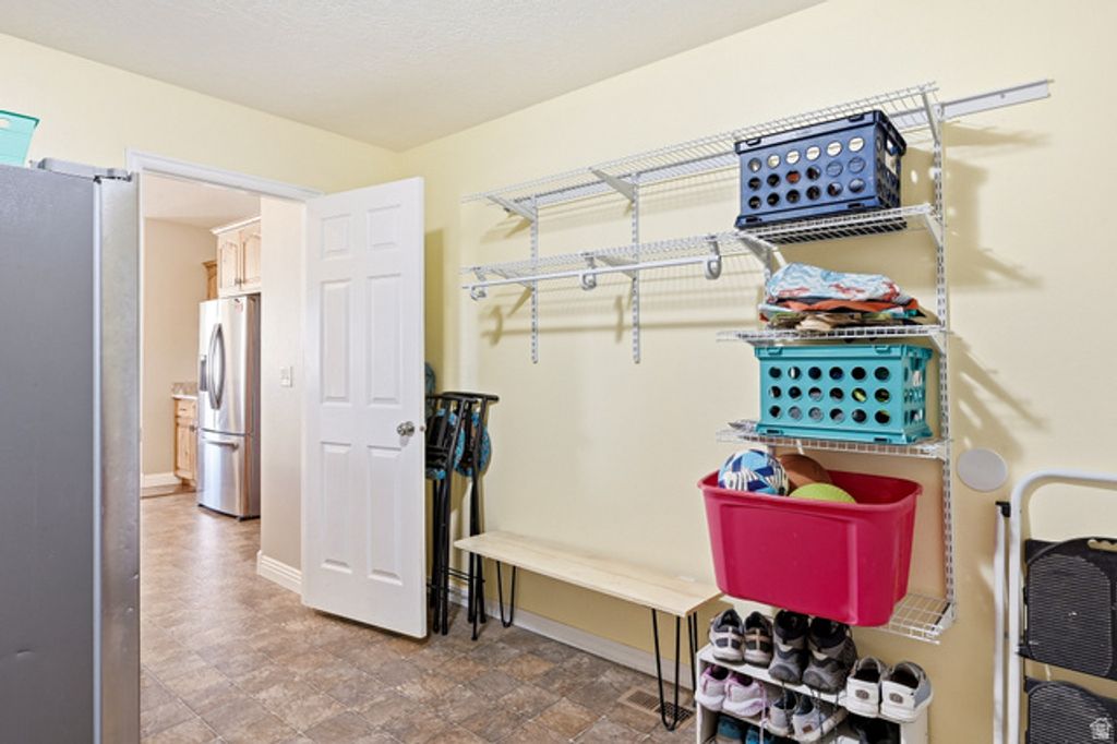 Image 32 of property listing at 5222 N TOMAHAWK DR, Enoch, UT 84721