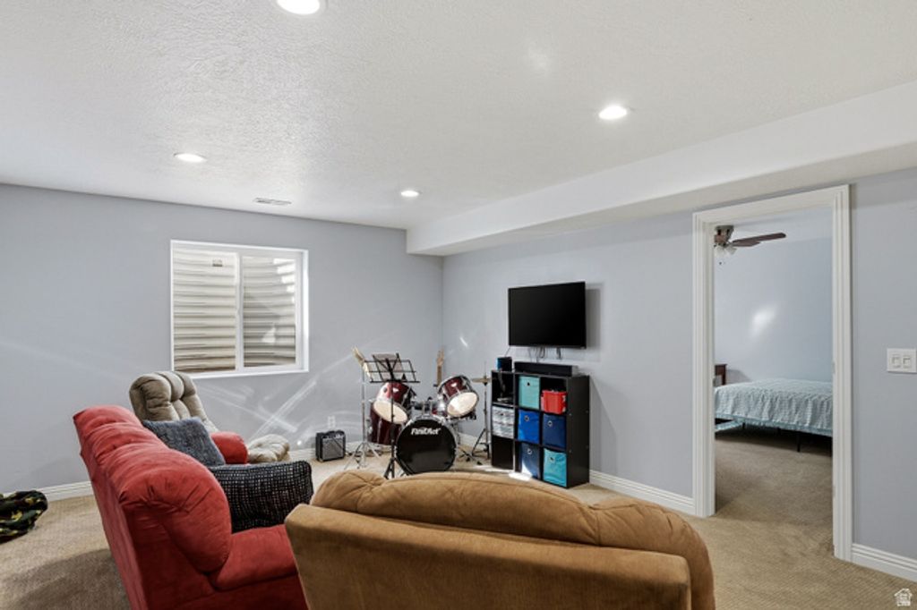 Image 36 of property listing at 5222 N TOMAHAWK DR, Enoch, UT 84721
