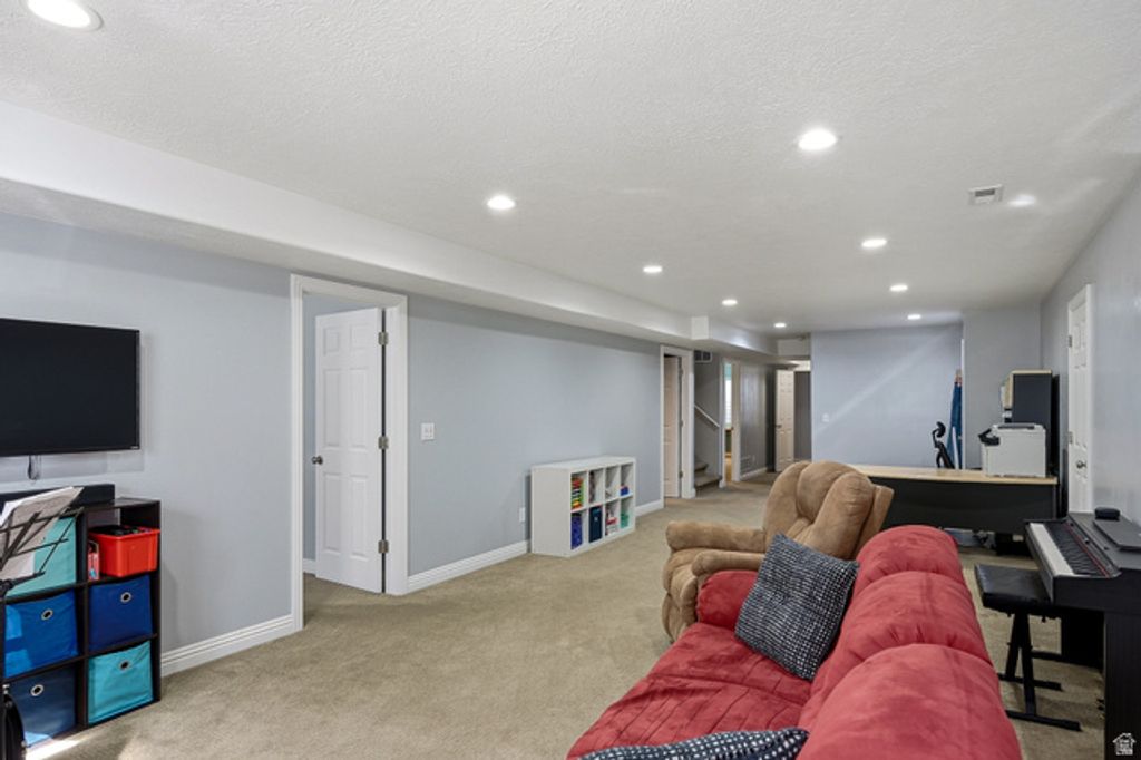 Image 37 of property listing at 5222 N TOMAHAWK DR, Enoch, UT 84721