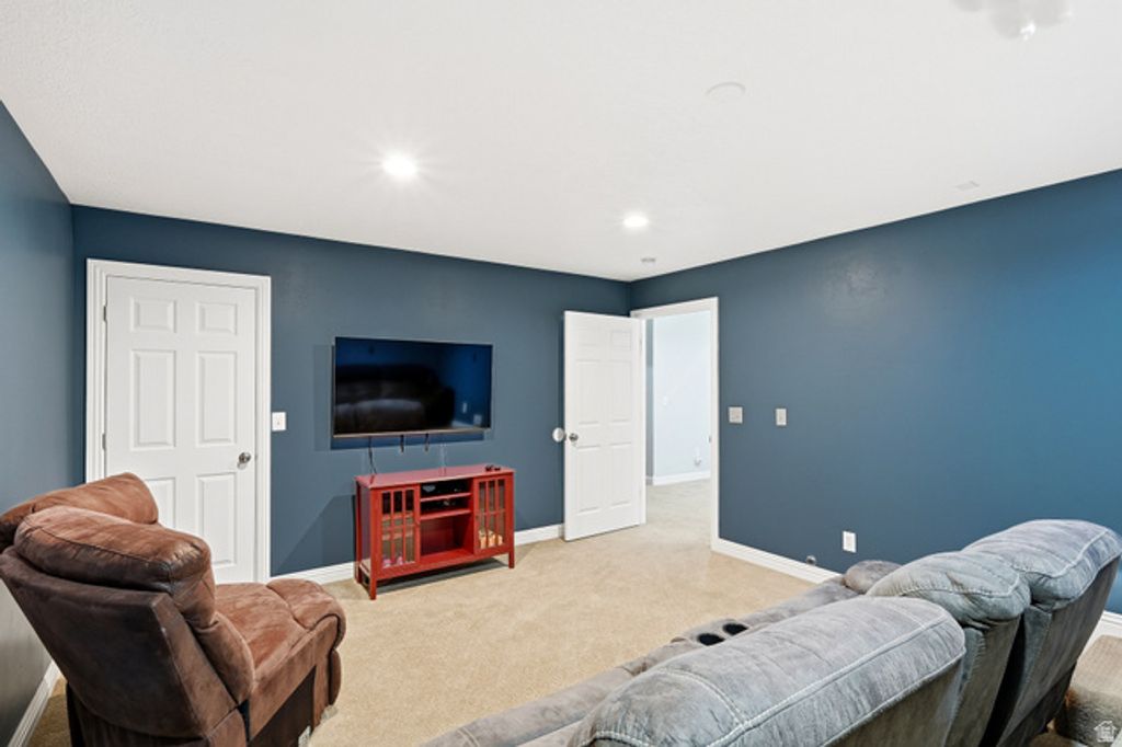 Image 39 of property listing at 5222 N TOMAHAWK DR, Enoch, UT 84721