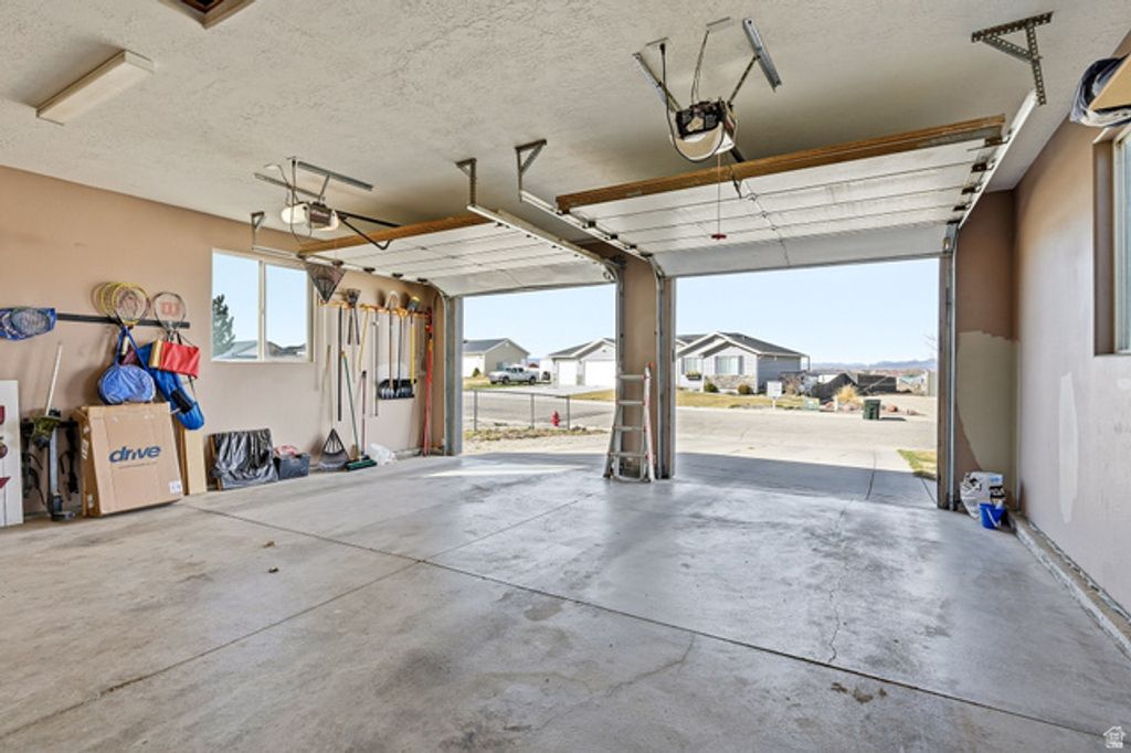 Image 50 of property listing at 5222 N TOMAHAWK DR, Enoch, UT 84721