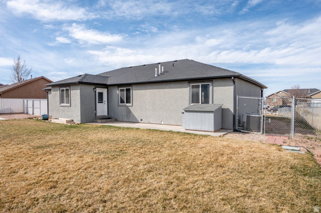 Image 52 of property listing at 5222 N TOMAHAWK DR, Enoch, UT 84721