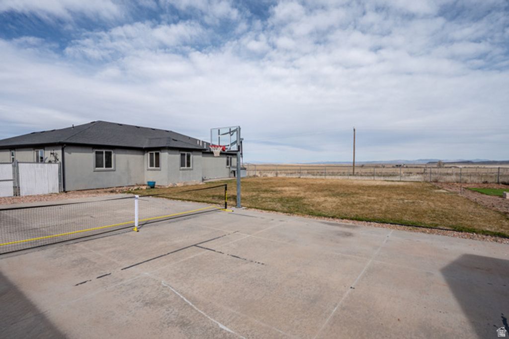 Image 57 of property listing at 5222 N TOMAHAWK DR, Enoch, UT 84721