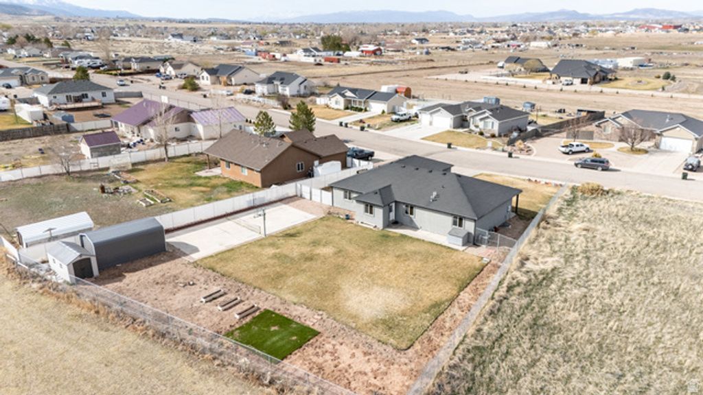 Image 60 of property listing at 5222 N TOMAHAWK DR, Enoch, UT 84721