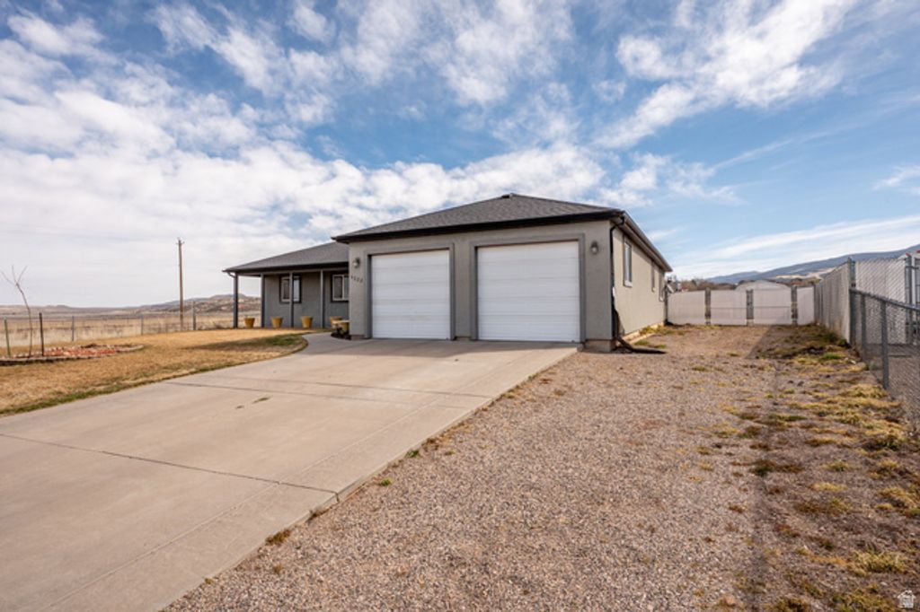 Image 63 of property listing at 5222 N TOMAHAWK DR, Enoch, UT 84721