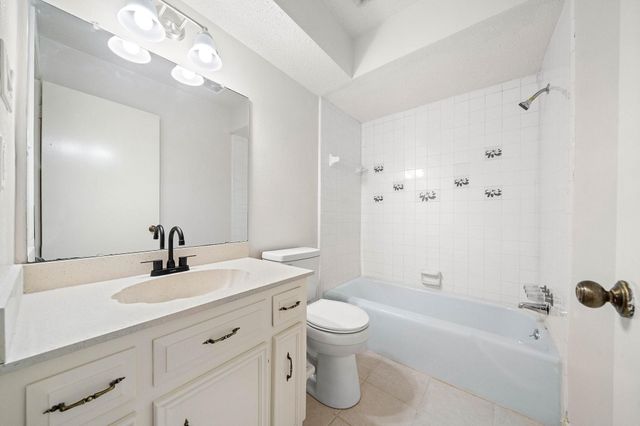 17116 Beaver Springs Drive 7, Houston, TX 77090