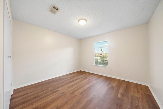 17116 Beaver Springs Drive 7, Houston, TX 77090