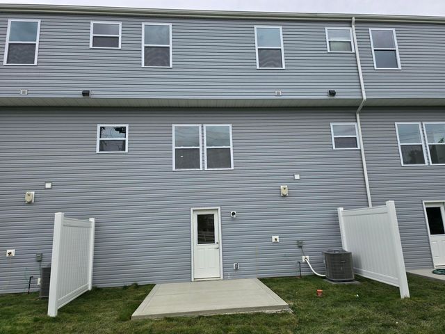 5598 Village Channel Drive, Canal Winchester, OH 43110