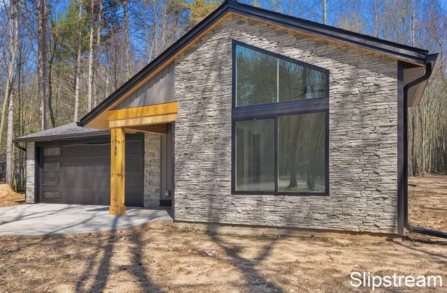 12745 Austrian Drive, Grant, MI 49327