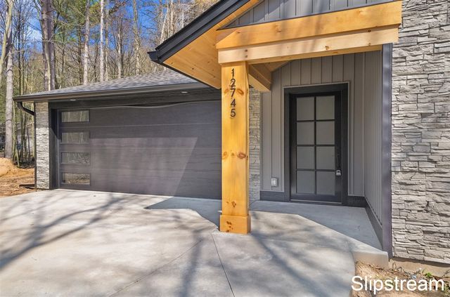 12745 Austrian Drive, Grant, MI 49327