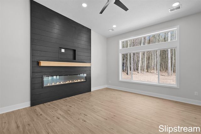 12745 Austrian Drive, Grant, MI 49327