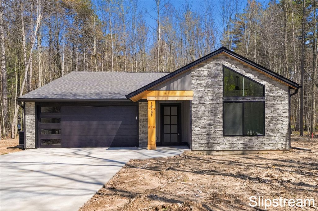 12745 Austrian Drive, Grant, MI 49327