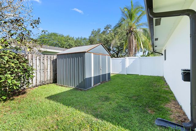 7381 NW 9th Street, Plantation, FL 33317