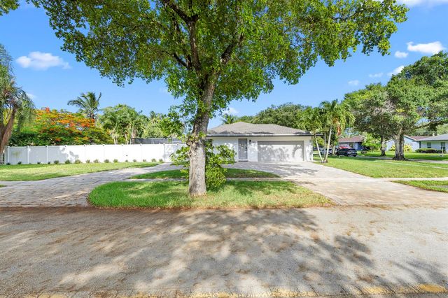 7381 NW 9th Street, Plantation, FL 33317
