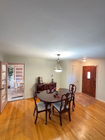 901 Brookline Lane, Park Ridge, IL 60068