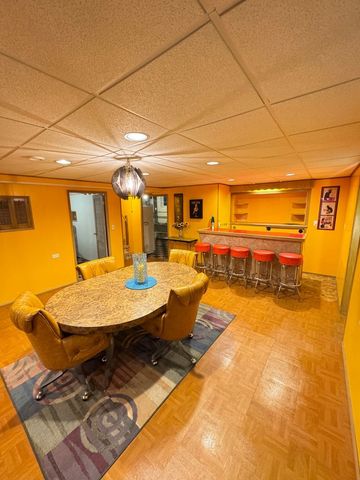 901 Brookline Lane, Park Ridge, IL 60068