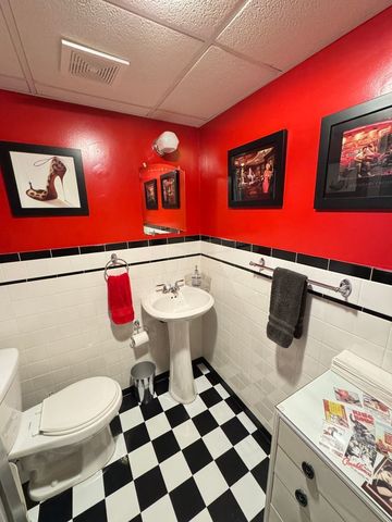 901 Brookline Lane, Park Ridge, IL 60068