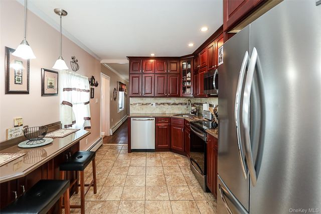 70 Corncrib Lane, Levittown, NY 11756