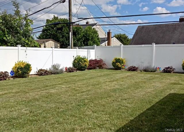 70 Corncrib Lane, Levittown, NY 11756