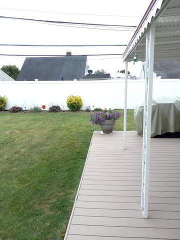 70 Corncrib Lane, Levittown, NY 11756