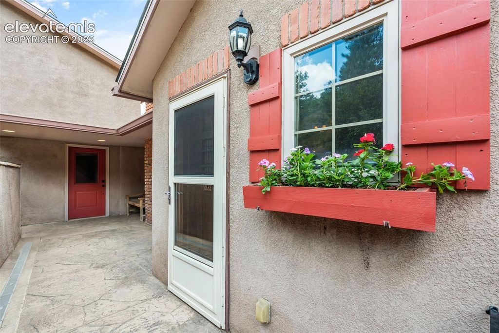 812 Crystal Park Road, Manitou Springs, CO 80829 — photo 4