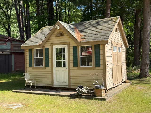 7764 E Saint Huberts Trail, Hesperia, MI 49421