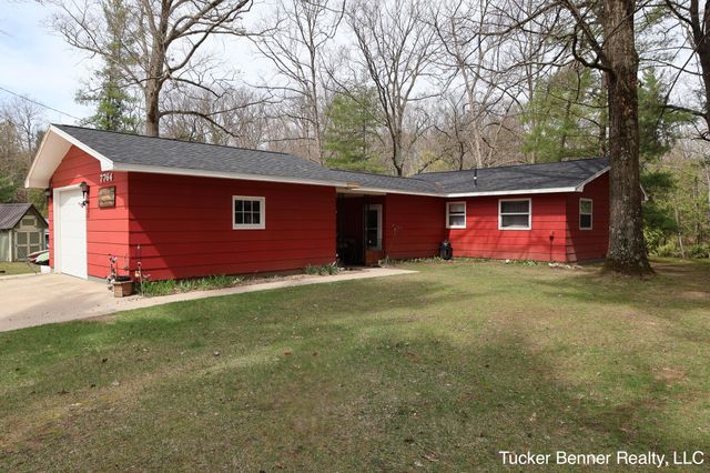 7764 E Saint Huberts Trail, Hesperia, MI 49421