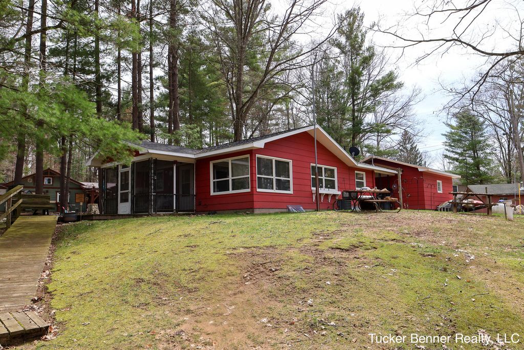 7764 E Saint Huberts Trail, Hesperia, MI 49421