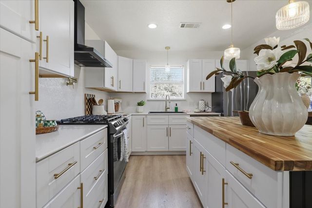 7332 Deville Drive, North Richland Hills, TX 76180