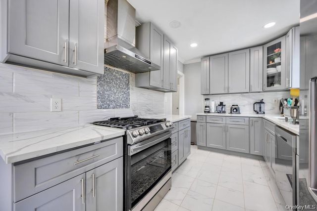 48 Liberty Avenue, Mineola, NY 11501