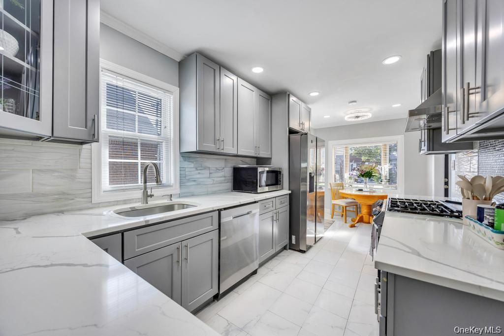 48 Liberty Avenue, Mineola, NY 11501 — photo 4