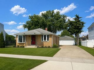 695 N Indiana Street, Elmhurst, IL 60126