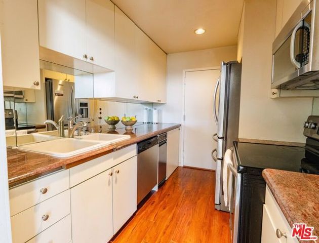 100 S Doheny Drive 711, Los Angeles, CA 90048