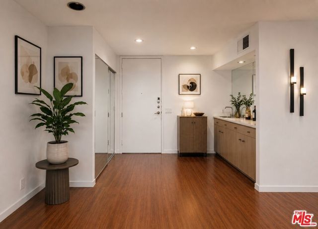 100 S Doheny Drive 711, Los Angeles, CA 90048