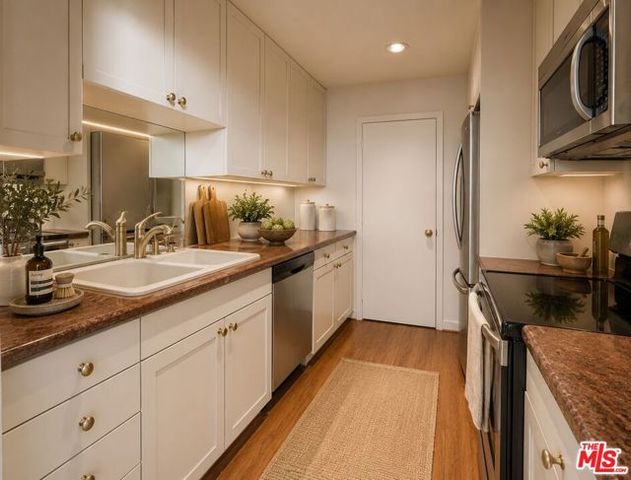 100 S Doheny Drive 711, Los Angeles, CA 90048