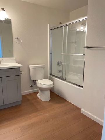 1926 Shameran St, Stockton, CA 95210