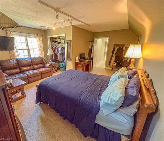 2190 Benwicke Drive, Pfafftown, NC 27040