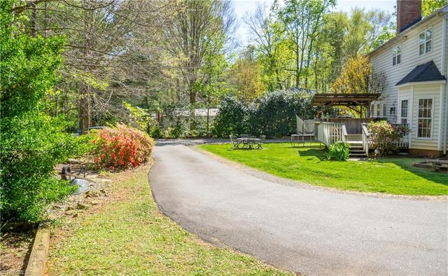 2190 Benwicke Drive, Pfafftown, NC 27040