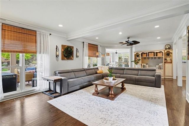 810 Buttercup Trace, Alpharetta, GA 30022