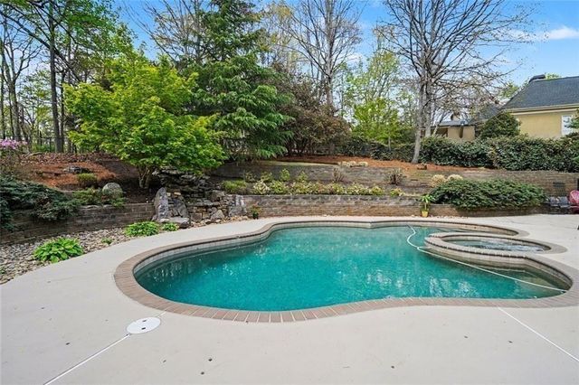 810 Buttercup Trace, Alpharetta, GA 30022