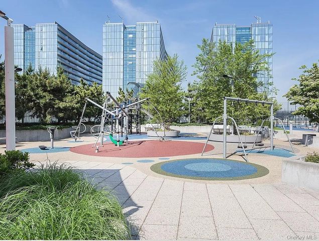 40-22 College Point Boulevard 15G, Flushing, NY 11354