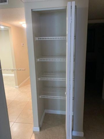 470 Executive Center Dr 1I, West Palm Beach, FL 33401