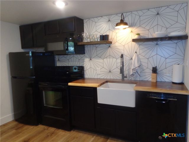 1009 Edgewater Falls, Canyon Lake, TX 78133