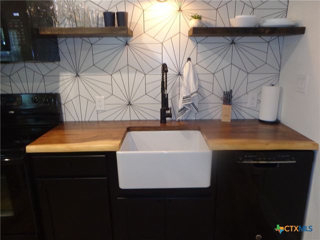 1009 Edgewater Falls, Canyon Lake, TX 78133