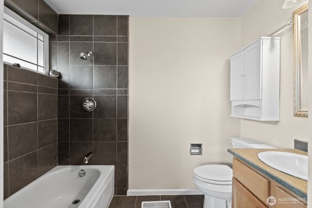 9824 Onyx Drive SW, Lakewood, WA 98498